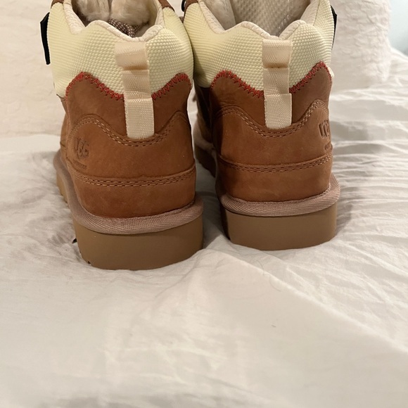 NWT UGG Women’s Tan WaterProof Hiking Boot size 7 s/n 1130772 - Picture 6 of 15
